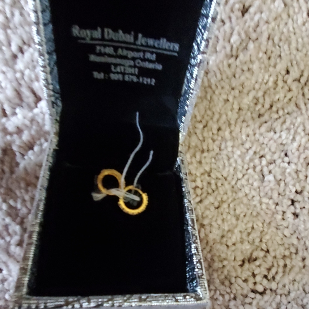 Gold little hoop earning